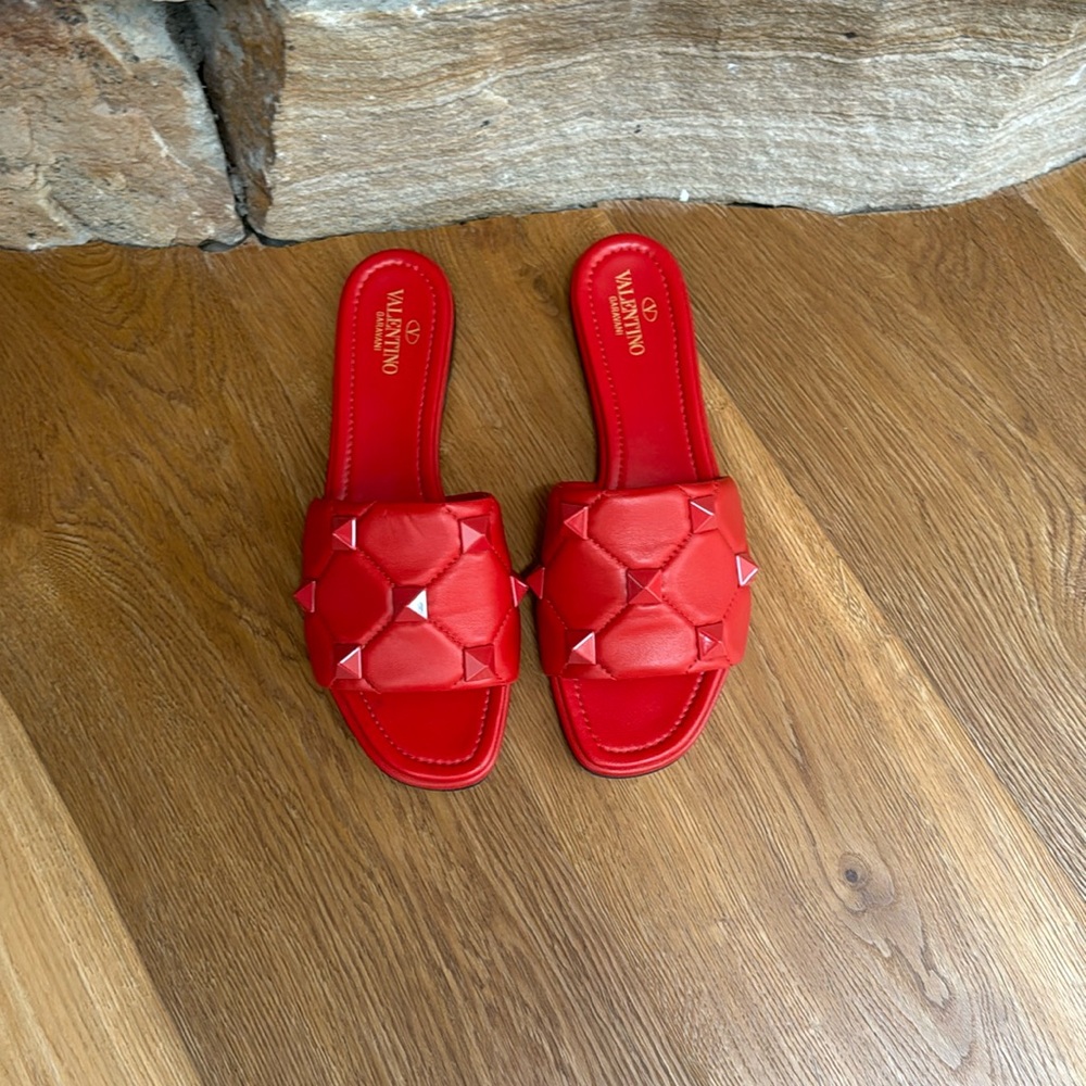 Valentino Slides